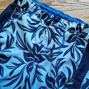 Nike Board Shorts Men Large Lined Blue Floral Print Logo Beach Vacation Swimming